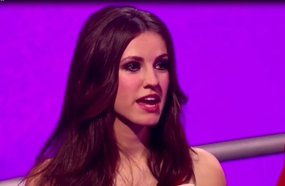 Co gai Anh gay tranh cai vi khong biet ten chong nu hoang hinh anh 1