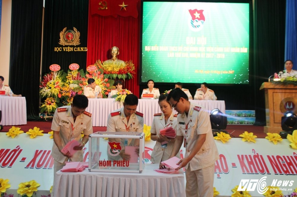 Hinh anh Sinh vien Canh sat hao hung tham gia bau cu Ban chap hanh nhiem ky moi 10