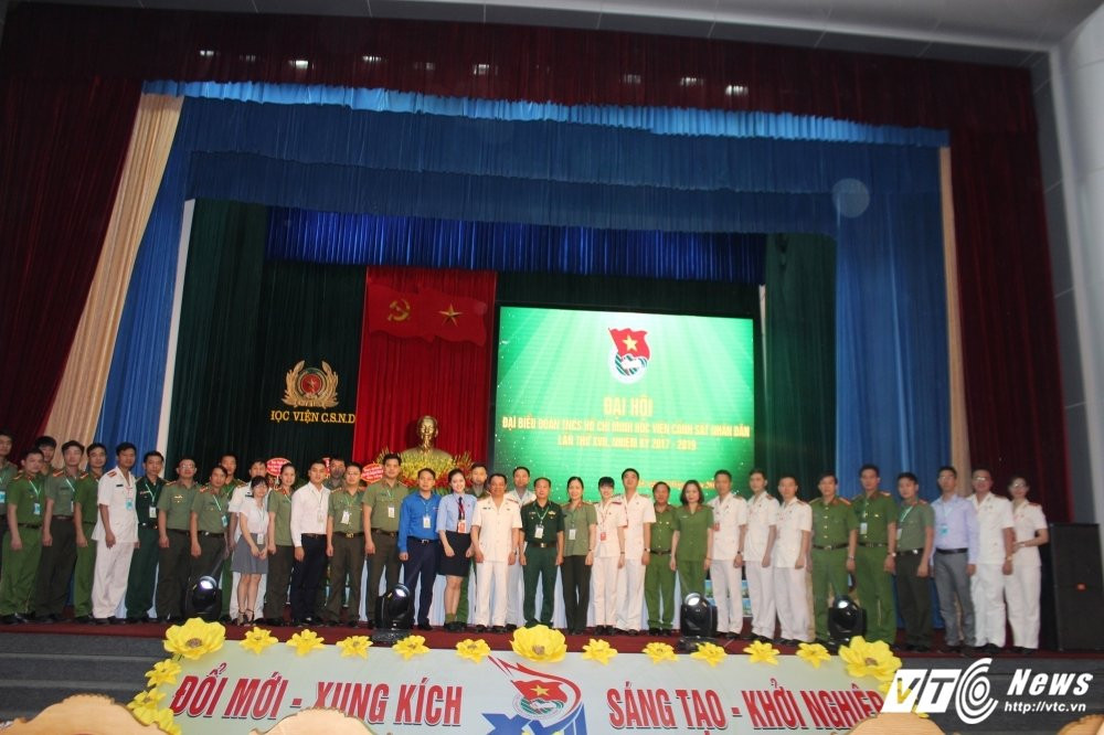 Hinh anh Sinh vien Canh sat hao hung tham gia bau cu Ban chap hanh nhiem ky moi 12