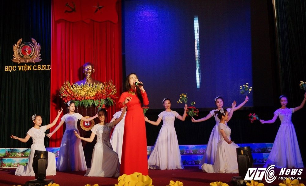 Hinh anh Sinh vien Canh sat hao hung tham gia bau cu Ban chap hanh nhiem ky moi 13