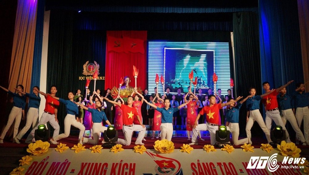 Hinh anh Sinh vien Canh sat hao hung tham gia bau cu Ban chap hanh nhiem ky moi 3