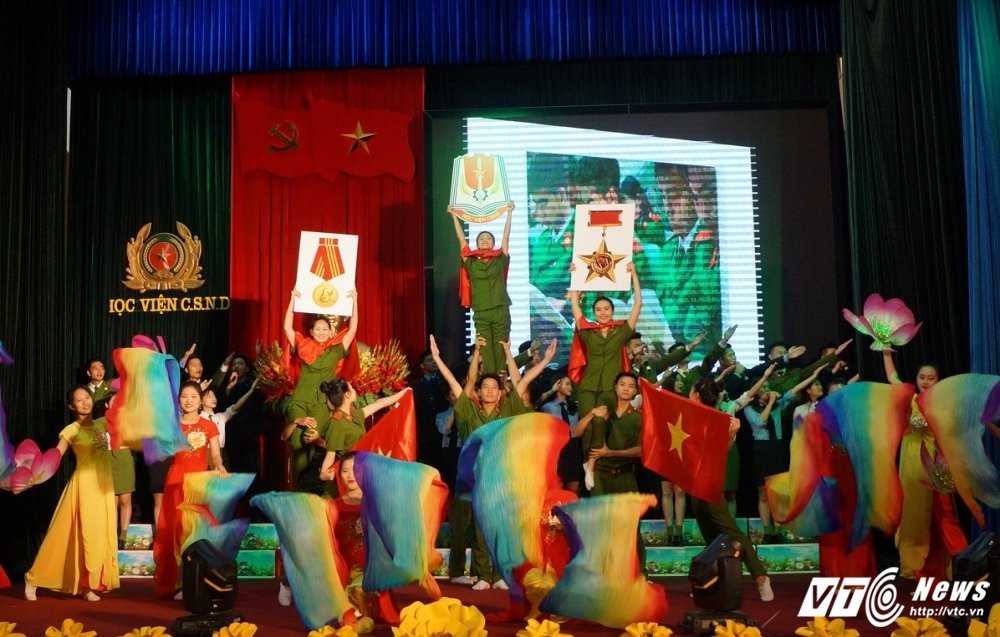 Hinh anh Sinh vien Canh sat hao hung tham gia bau cu Ban chap hanh nhiem ky moi 5