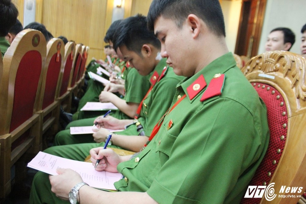 Hinh anh Sinh vien Canh sat hao hung tham gia bau cu Ban chap hanh nhiem ky moi 7