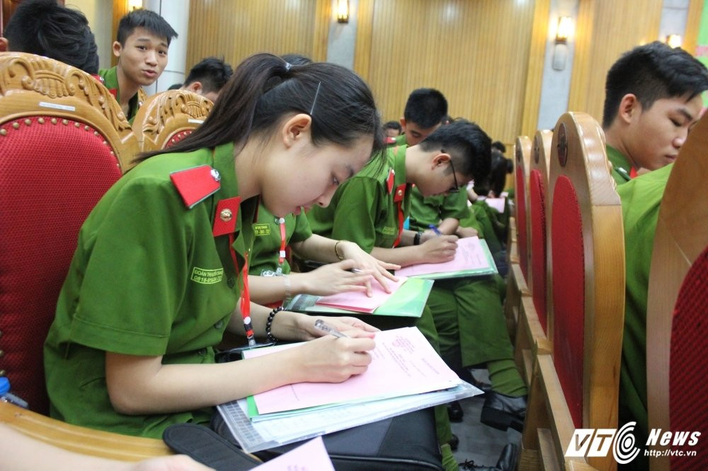 Hinh anh Sinh vien Canh sat hao hung tham gia bau cu Ban chap hanh nhiem ky moi 8