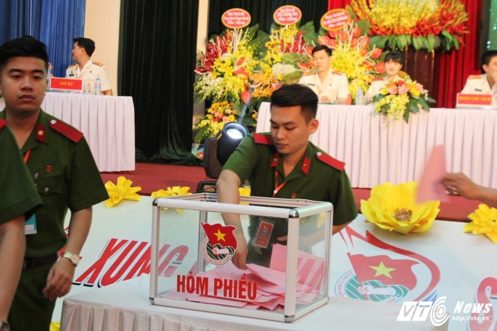 Hinh anh Sinh vien Canh sat hao hung tham gia bau cu Ban chap hanh nhiem ky moi 9
