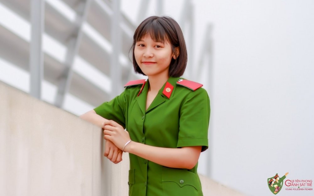 Hinh anh Nu thu khoa xinh dep Hoc vien Canh sat ‘bat mi’ cach on thi tieng Anh