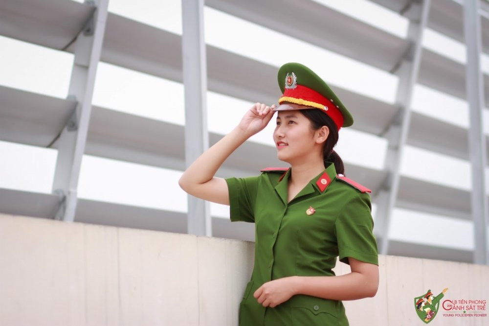 Hinh anh Nu thu khoa xinh dep Hoc vien Canh sat ‘bat mi’ cach on thi tieng Anh
