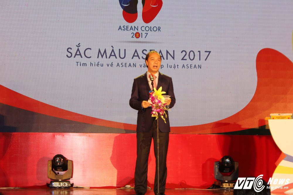 Hinh anh Sinh vien Dai hoc Kiem sat gianh quan quan “Sac mau ASEAN 2017”