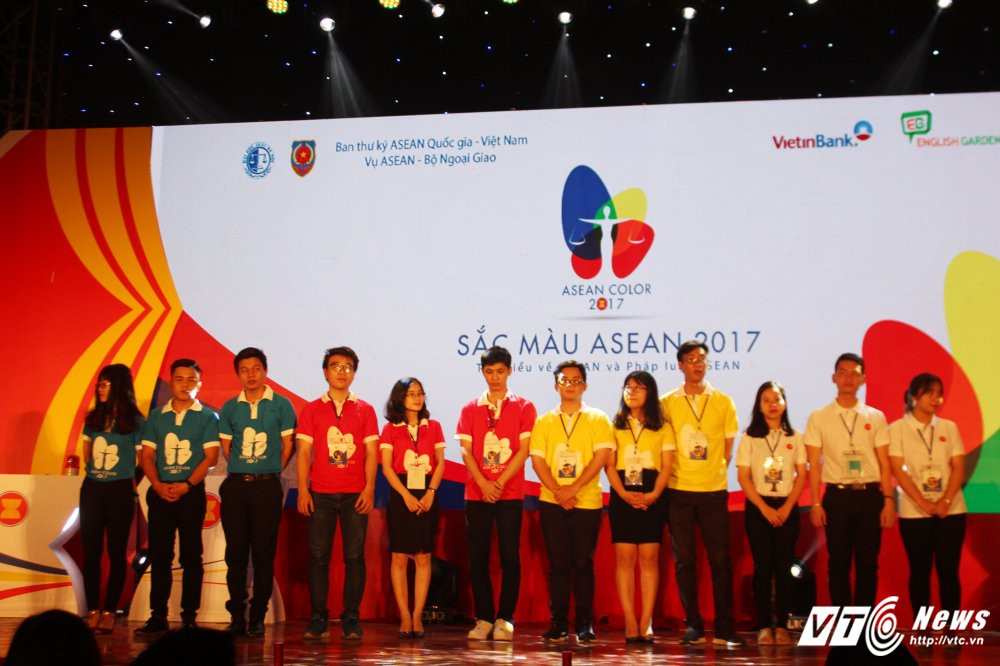 Hinh anh Sinh vien Dai hoc Kiem sat gianh quan quan “Sac mau ASEAN 2017” 6