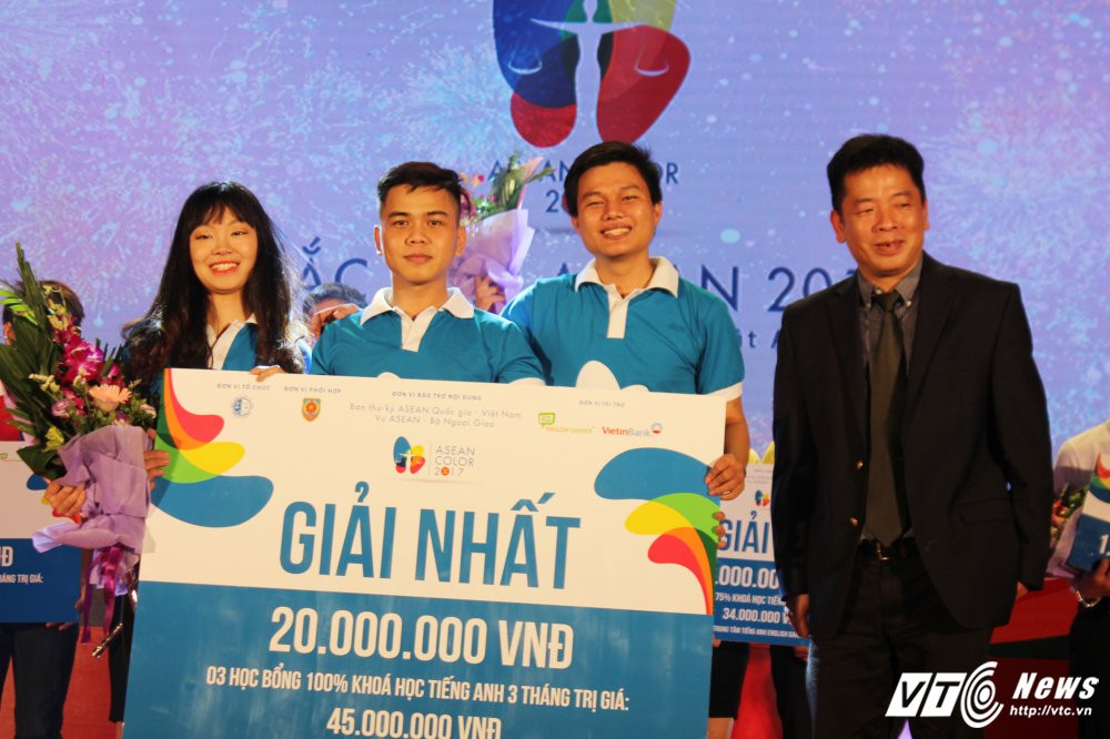 Hinh anh Sinh vien Dai hoc Kiem sat gianh quan quan “Sac mau ASEAN 2017” 9