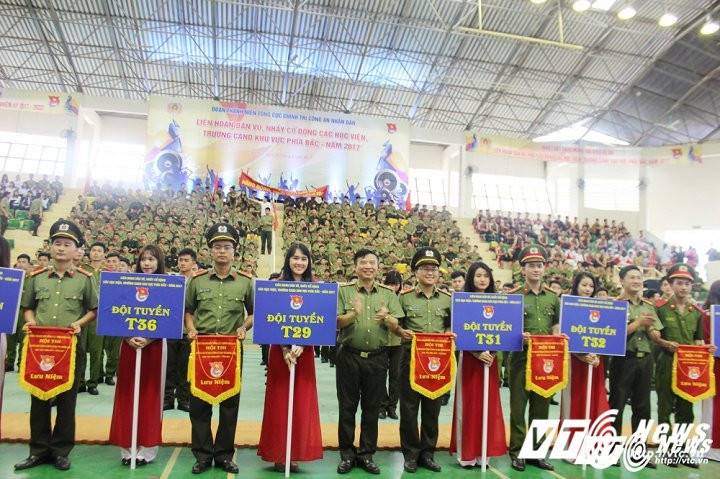 Hinh anh Man ‘trong cay chuoi’ ngoan muc cua nu sinh Hoc vien An ninh
