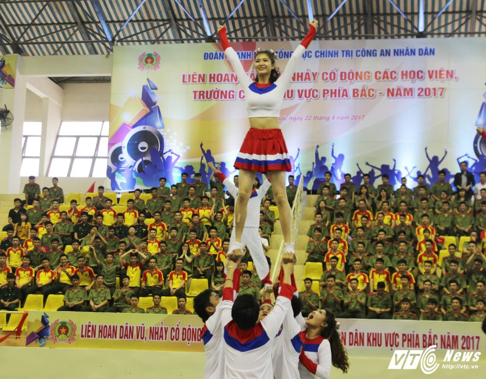 Hinh anh Man ‘trong cay chuoi’ ngoan muc cua nu sinh Hoc vien An ninh