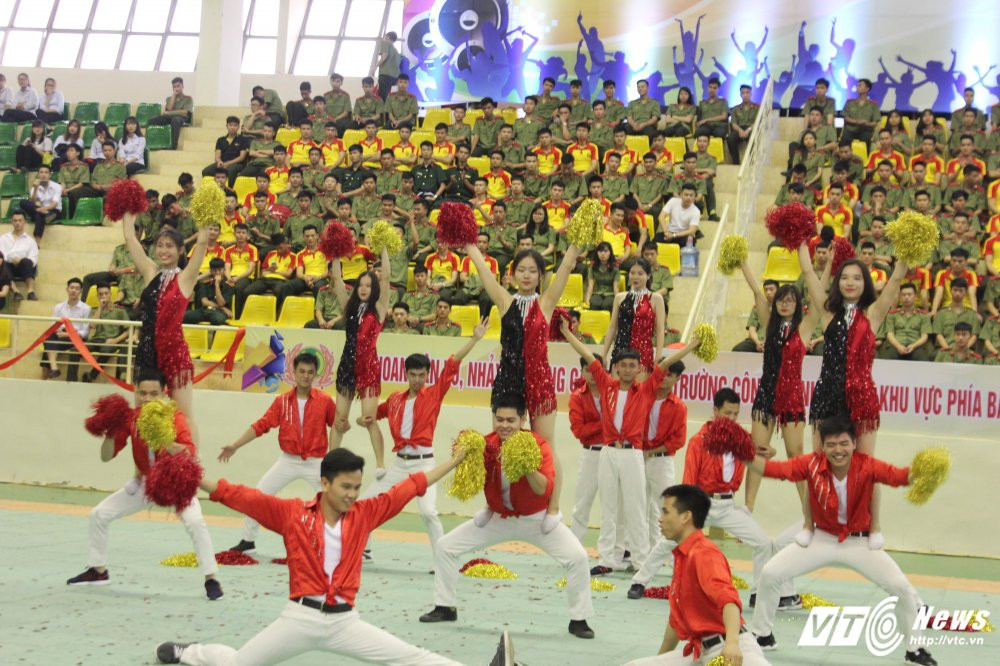 Hinh anh Man ‘trong cay chuoi’ ngoan muc cua nu sinh Hoc vien An ninh 10