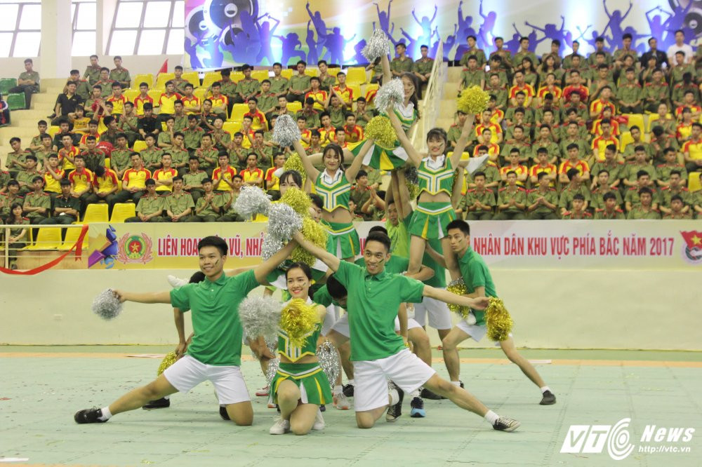 Hinh anh Man ‘trong cay chuoi’ ngoan muc cua nu sinh Hoc vien An ninh 14