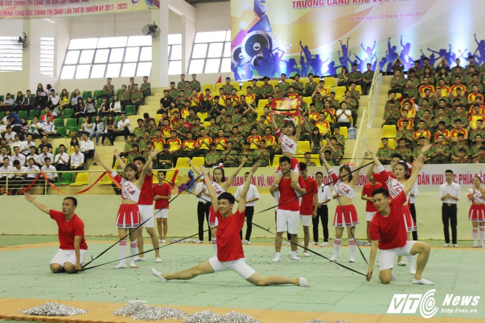 Hinh anh Man ‘trong cay chuoi’ ngoan muc cua nu sinh Hoc vien An ninh 15