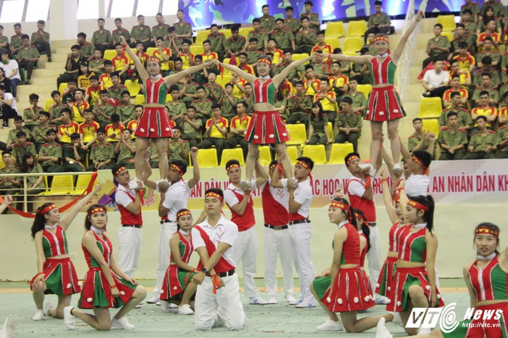 Hinh anh Man ‘trong cay chuoi’ ngoan muc cua nu sinh Hoc vien An ninh 17