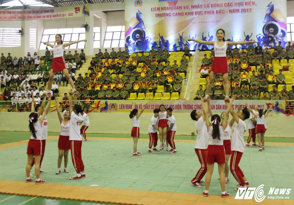 Hinh anh Man ‘trong cay chuoi’ ngoan muc cua nu sinh Hoc vien An ninh 21