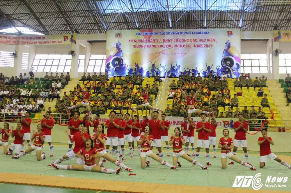 Hinh anh Man ‘trong cay chuoi’ ngoan muc cua nu sinh Hoc vien An ninh 25