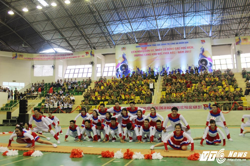 Hinh anh Man ‘trong cay chuoi’ ngoan muc cua nu sinh Hoc vien An ninh 7