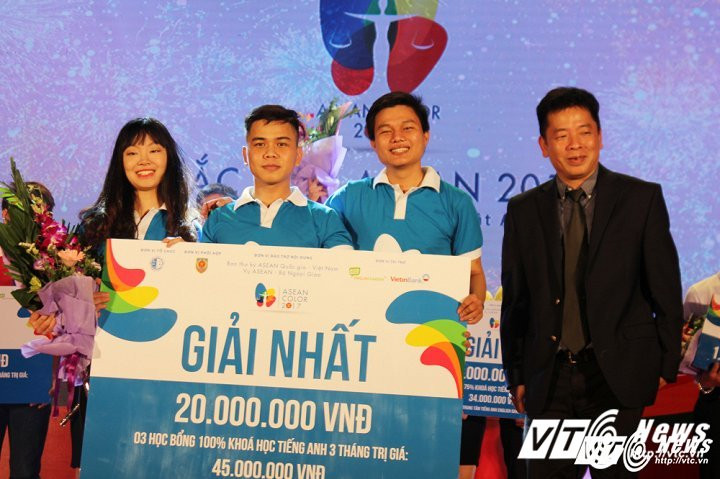 Hinh anh Nu sinh gianh quan quan ‘Sac mau ASEAN’ la thu khoa khoi D1 DH Kiem sat 6