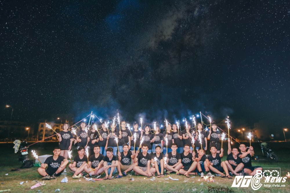 Hinh anh Anh ky yeu hoa co dau chu re cua hoc sinh Bac Giang gay ‘sot’ 24