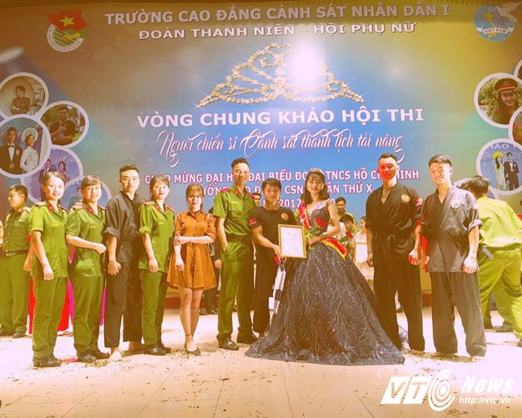 Hinh anh Gap nu sinh dap vo ngoi gianh Hoa khoi Cao dang Canh sat nhan dan I 5