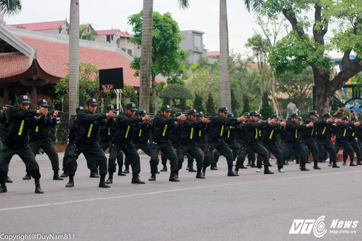 Hinh anh Video: Man nhan man dien tap chong toi pham co vu khi cua sinh vien canh sat 4