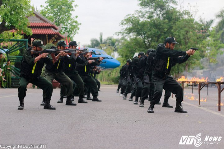 Hinh anh Video: Man nhan man dien tap chong toi pham co vu khi cua sinh vien canh sat 5