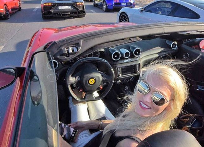 8X xinh dep song xa hoa o Dubai nho nghe lai thu sieu xe hinh anh 3