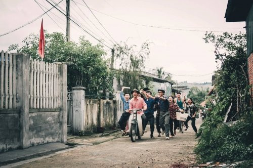 Hinh anh Arnh ky yeu thoi bao cap cua hoc sinh mien nui o Hue gay 'sot'