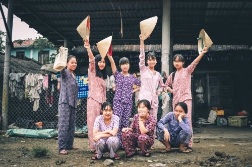 Hinh anh Arnh ky yeu thoi bao cap cua hoc sinh mien nui o Hue gay 'sot' 4