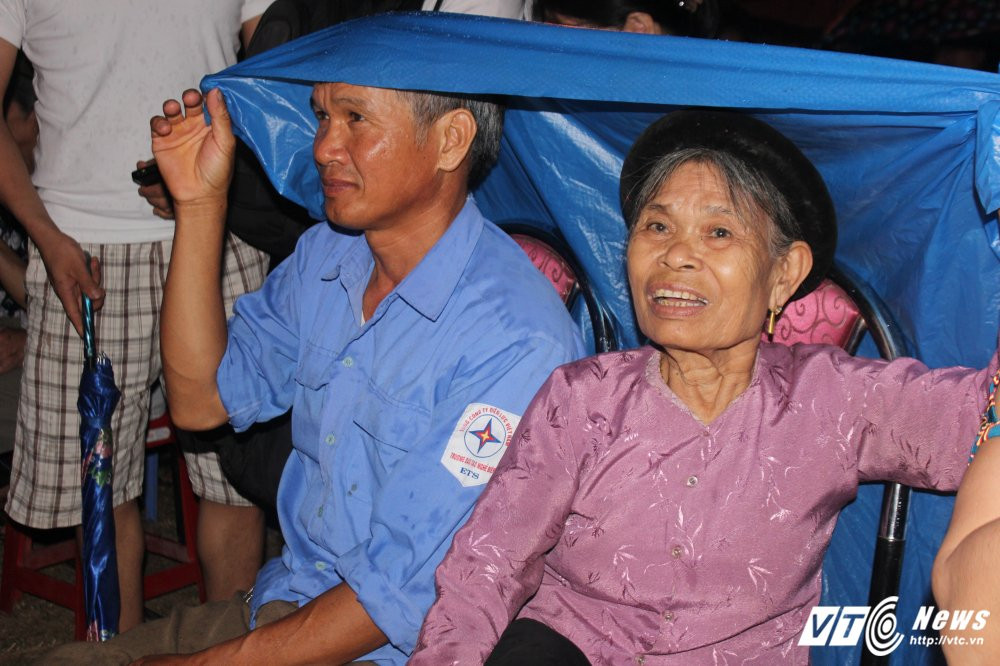 Hinh anh Dang xu ly them nhanh ...Nghe sy Quang Teo “doi mua” dien kich tai ‘Hat cung chien sy canh sat’