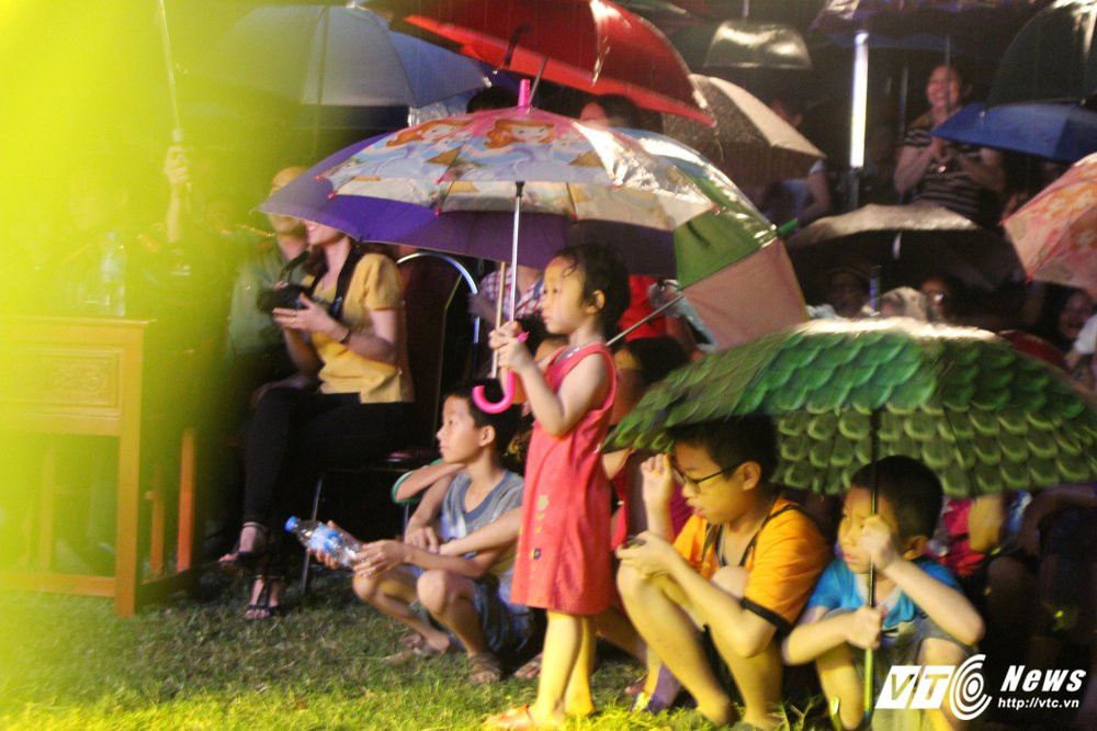 Hinh anh Dang xu ly them nhanh ...Nghe sy Quang Teo “doi mua” dien kich tai ‘Hat cung chien sy canh sat’ 10