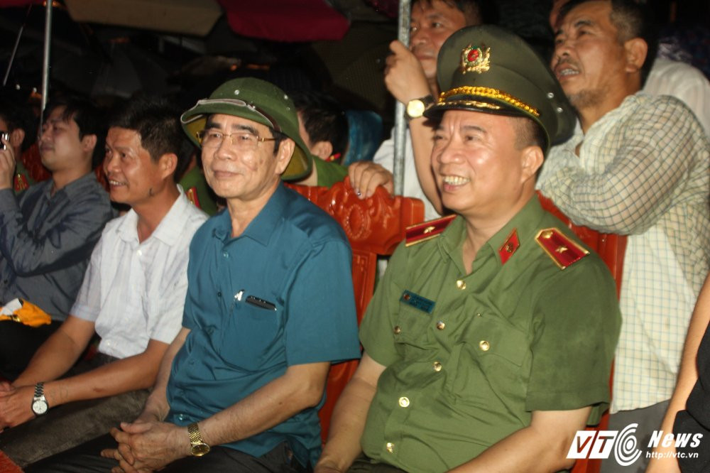 Hinh anh Dang xu ly them nhanh ...Nghe sy Quang Teo “doi mua” dien kich tai ‘Hat cung chien sy canh sat’ 11