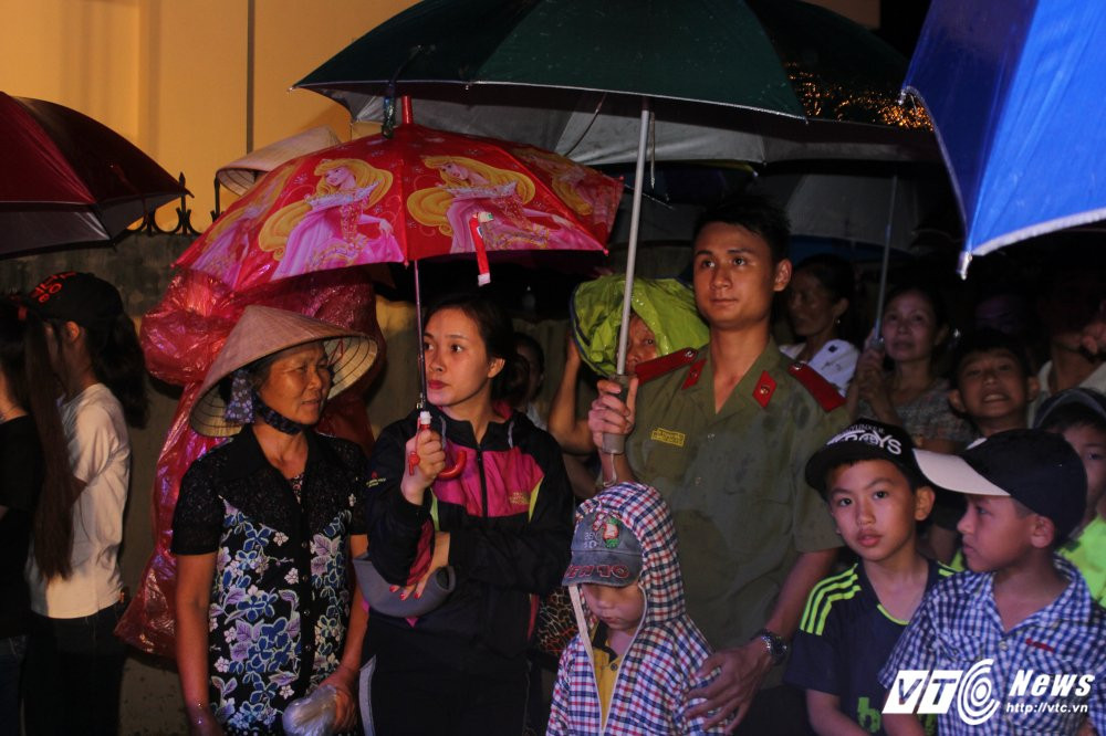 Hinh anh Dang xu ly them nhanh ...Nghe sy Quang Teo “doi mua” dien kich tai ‘Hat cung chien sy canh sat’ 6