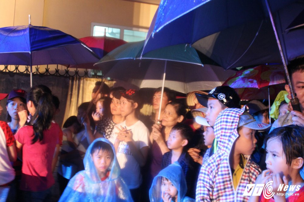 Hinh anh Dang xu ly them nhanh ...Nghe sy Quang Teo “doi mua” dien kich tai ‘Hat cung chien sy canh sat’ 9