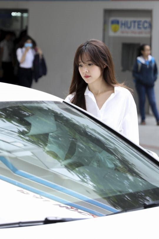 Midu tro thanh giang vien Dai hoc Cong nghe TP.HCM hinh anh 1