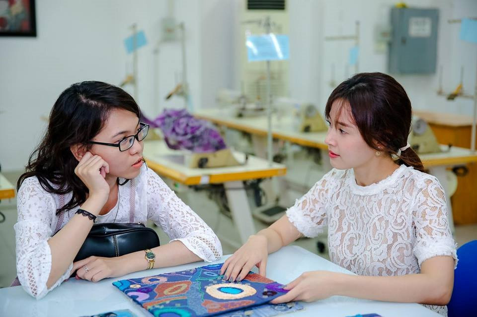 Midu tro thanh giang vien Dai hoc Cong nghe TP.HCM hinh anh 4