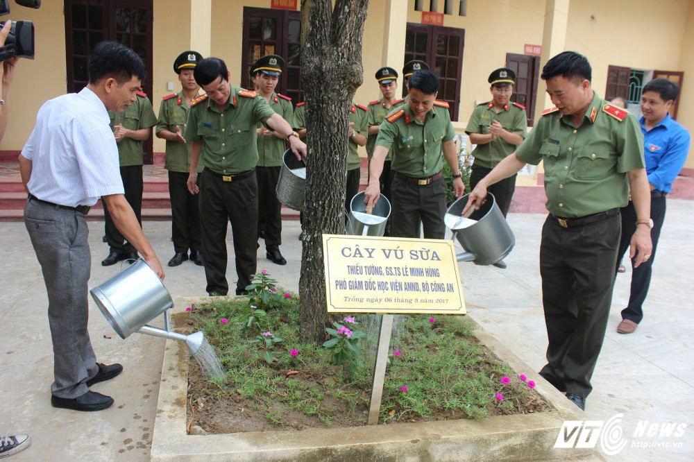 Hinh anh Nghe sy Quang Teo “doi mua” dien kich tai ‘Hat cung chien sy canh sat’ 15
