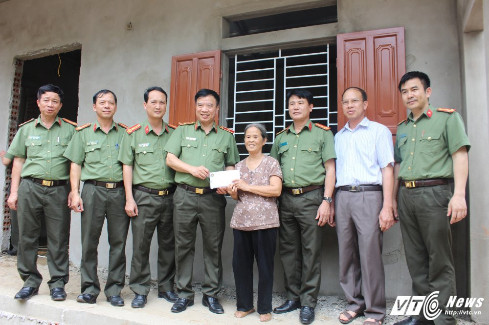 Hinh anh Nghe sy Quang Teo “doi mua” dien kich tai ‘Hat cung chien sy canh sat’ 16