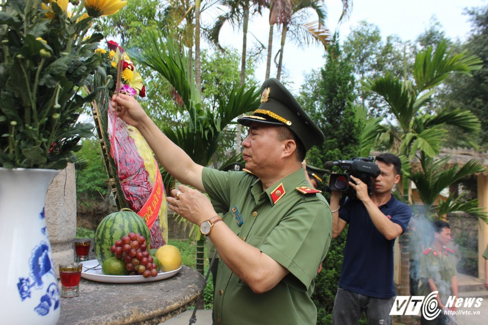 Hinh anh Nghe sy Quang Teo “doi mua” dien kich tai ‘Hat cung chien sy canh sat’ 21