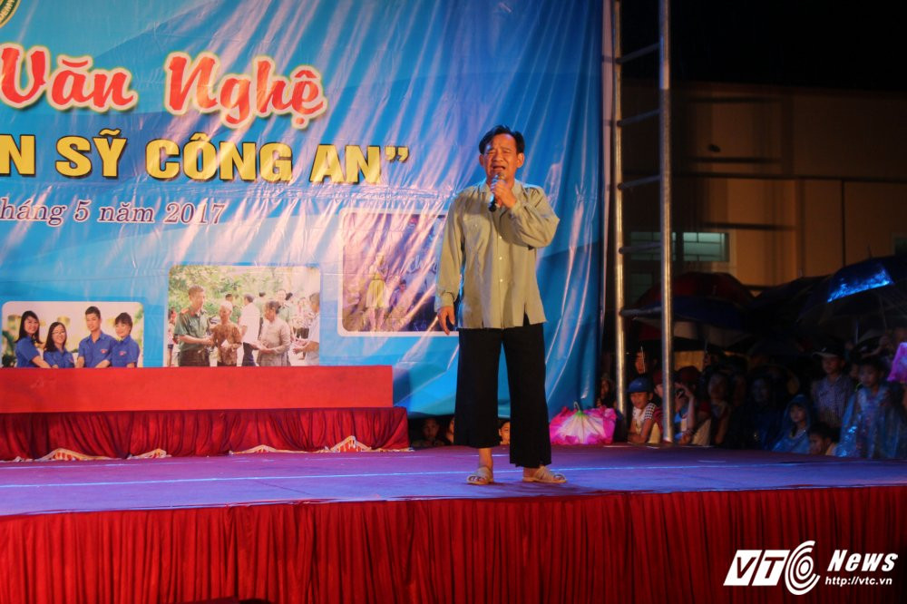 Hinh anh Nghe sy Quang Teo “doi mua” dien kich tai ‘Hat cung chien sy canh sat’ 30