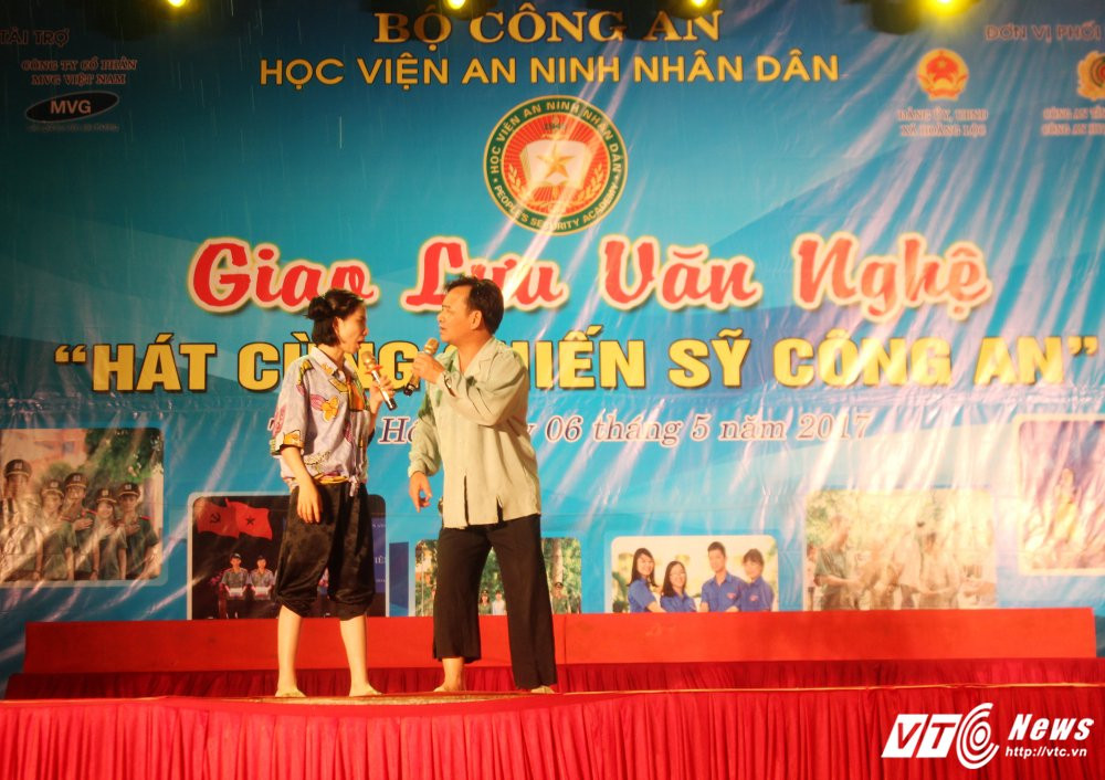 Hinh anh Nghe sy Quang Teo “doi mua” dien kich tai ‘Hat cung chien sy canh sat’ 32