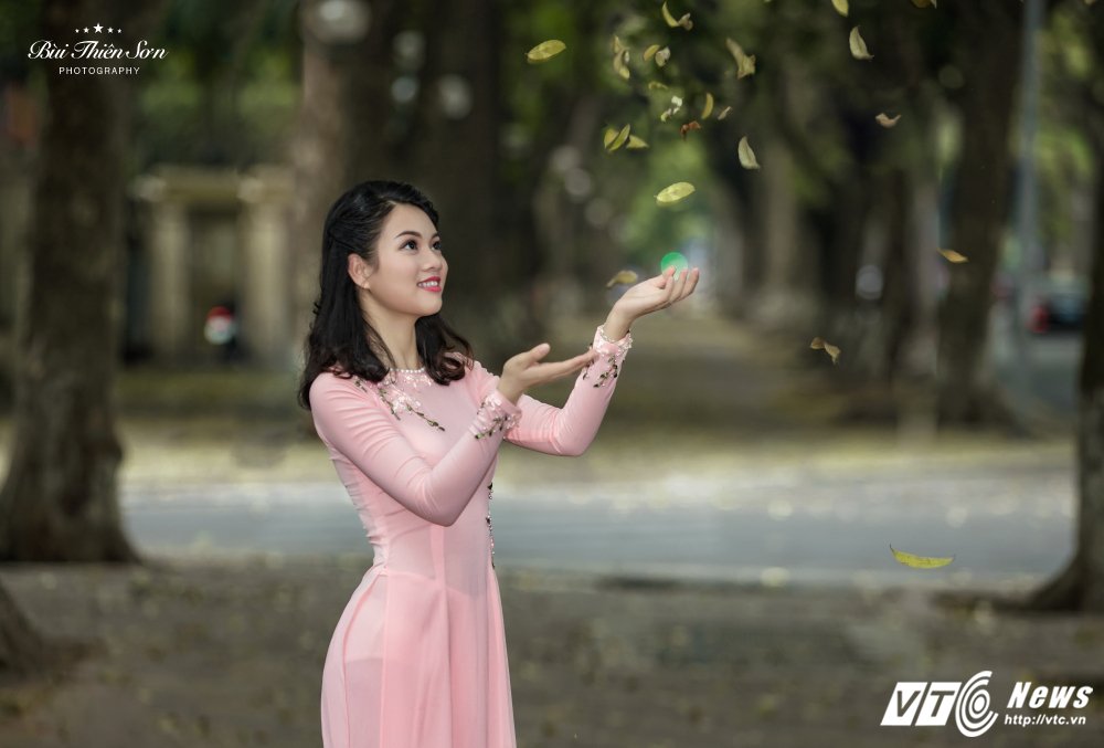 Hinh anh Hoa khoi CD canh sat nhan dan I dep nen na trong ta ao dai