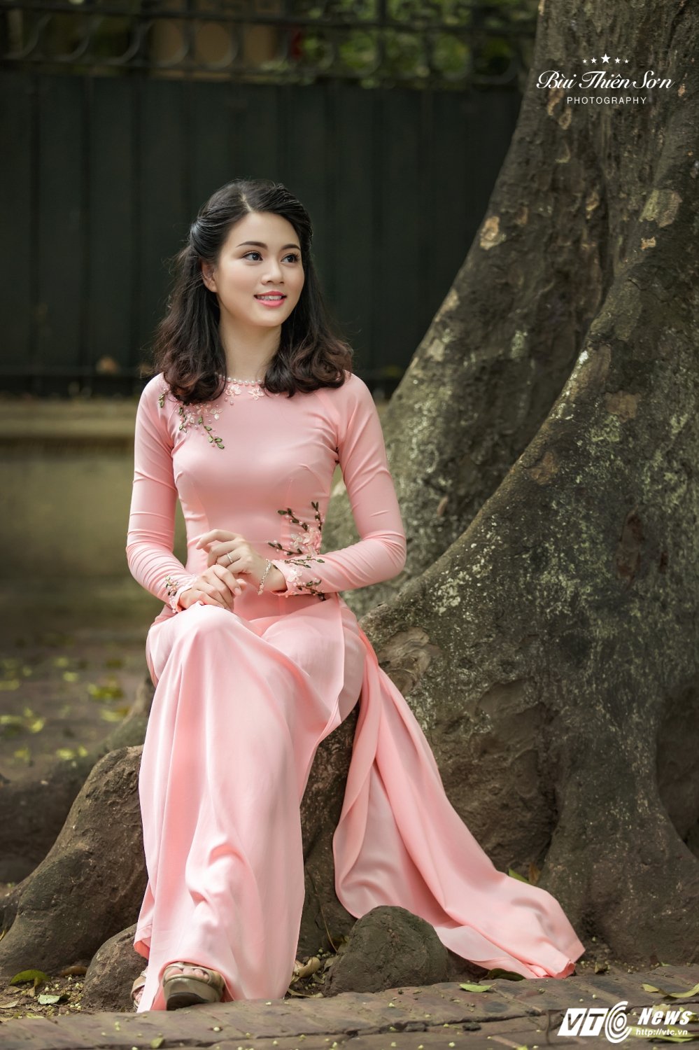 Hinh anh Hoa khoi CD canh sat nhan dan I dep nen na trong ta ao dai 5