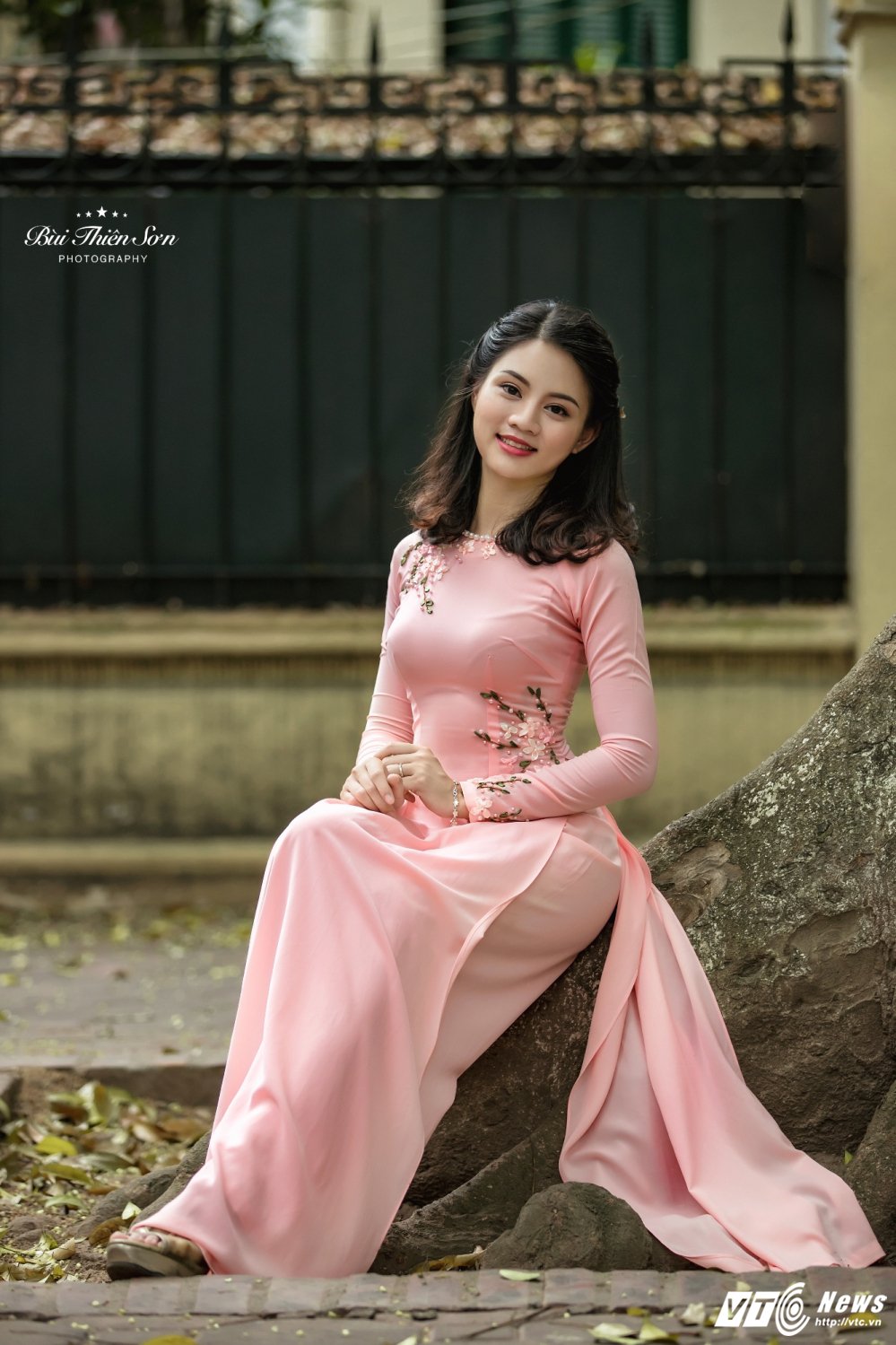 Hinh anh Hoa khoi CD canh sat nhan dan I dep nen na trong ta ao dai 6