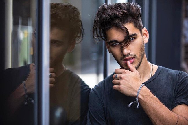 Hot boy 9X co 'doi mat sexy nhat mang xa hoi' hinh anh 1