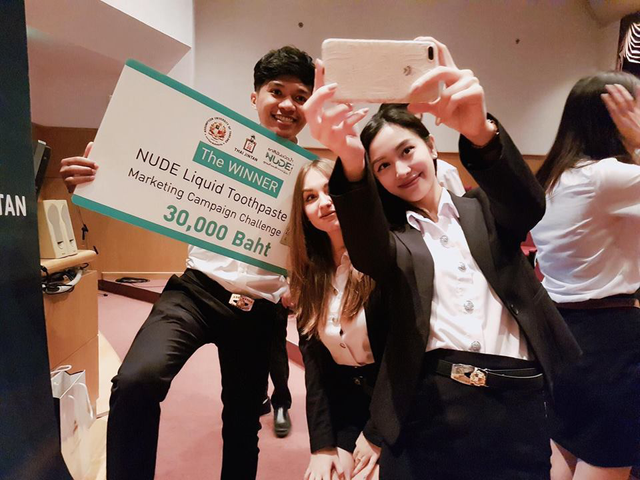  Jun Vũ và đồng đội giành ngôi quán quân cuộc thi ý tưởng kinh doanh. 