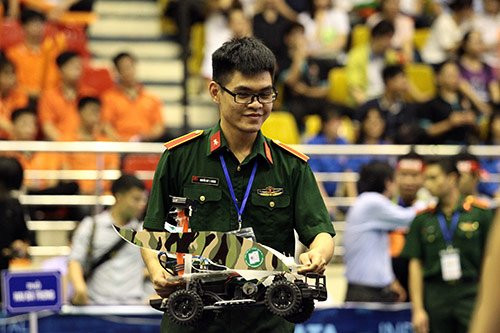 sinh vien che tao xe khong nguoi lai dau tien o viet nam hinh anh 9