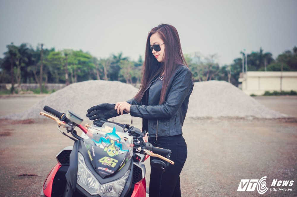 Hinh anh Chan dung nu sinh Hoc vien Canh sat tai sac, me toc do 10